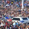 Moment Masyarakat Padati Jalan Istana Merdeka ke Monas, Sambut Prabowo di HUT ke-80 TNI