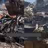 Tim SAR Temukan Mobil Mercy Terkubur di Reruntuhan Ponpes Al Khoziny Sidoarjo