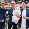 Gemas! CEO Apple Dapat Hadiah Labubu Mirip Dirinya Saat Berkunjung ke China