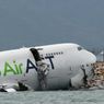Ngeri! Pesawat Kargo Emirates Terjun ke Laut dari Landasan, 2 Staf Bandara Tewas