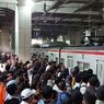 KRL Tanah Abang-Rangkasbitung Alami Gangguan, Penumpang pada Turun