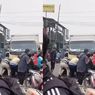 Pemotor Meregang Nyawa Terlindas Truk di Curug