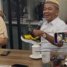 Momen Bahlil Pamer Sepatu Kuning Seharga Rp250 Ribu Buatan UMKM