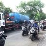 Truk Tangki Terguling di Jalan Raya Cakung-Cilincing, Minyak Sayur Tumpah ke Jalan