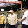 Prabowo Tinjau Pemulihan Jalur Darat Lembah Anai dan Sapa Para Pekerja