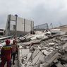 Petugas Pastikan Tak Ada Korban Bangunan Parkir Roboh di Koja
