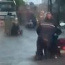 Hujan Lebat Guyur Jakartan Pagi Ini, Genangan Rendam Jakpus&ndash;Jakut hingga Motor Mogok