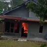 VIDEO: Pemuda Nyaris Terpanggang Api, Selamatkan Motor Tetangganya dari Kebakaran Rumah