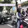 VIDEO: Kecelakaan Lalu Lintas di Tebet, Minibus Sampai Terbalik Usai Hantam Pemotor