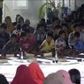 Momen Warga Sahur Bersama di Huntara Aceh Tamiang: Daging dan Udangnya Enak!