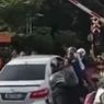 Detik-detik Menegangkan Mobil Mati Mesin di Perlintasan Kereta Bogor