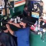 Mobil Box Seruduk Barbershop di Kuningan, Pengunjung Nyaris Jadi Korban