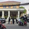 Polisi Kerahkan Pasukan Bersenjata Laras Panjang saat Geledah Resto De'Clan, Ini Alasannya