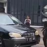 Polisi Telusuri Pelaku Pelemparan Batu ke Mobil di Jagakarsa