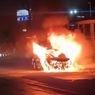 Mobil Hangus Terbakar di Bintaro Sektor 7