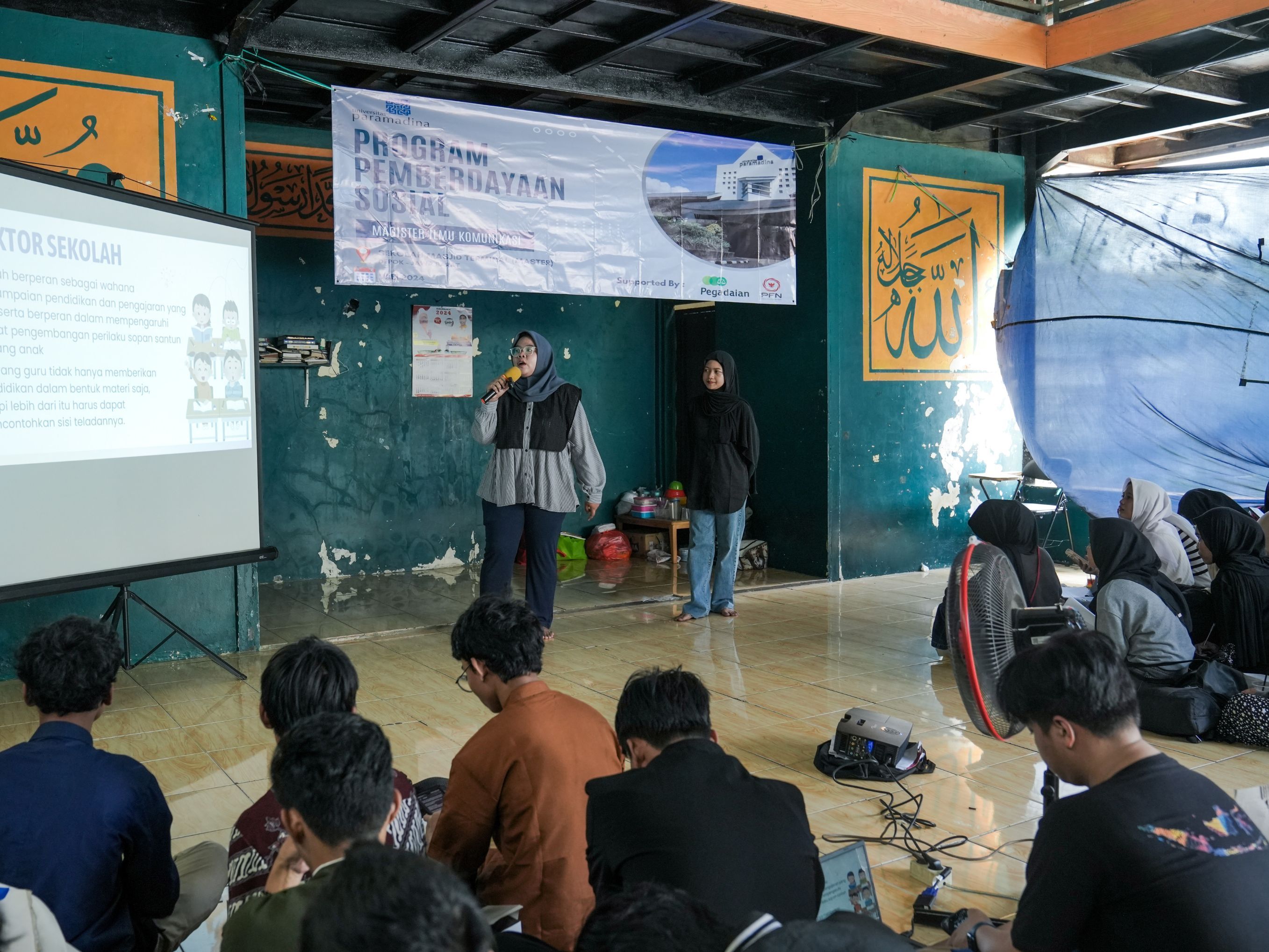 Mahasiswa Magister Komunikasi Paramadina gelar program pemberdayaan di Sekolah Master Indonesia Kota <b>(Ntvnews.id/Agus Setiawan)</b>