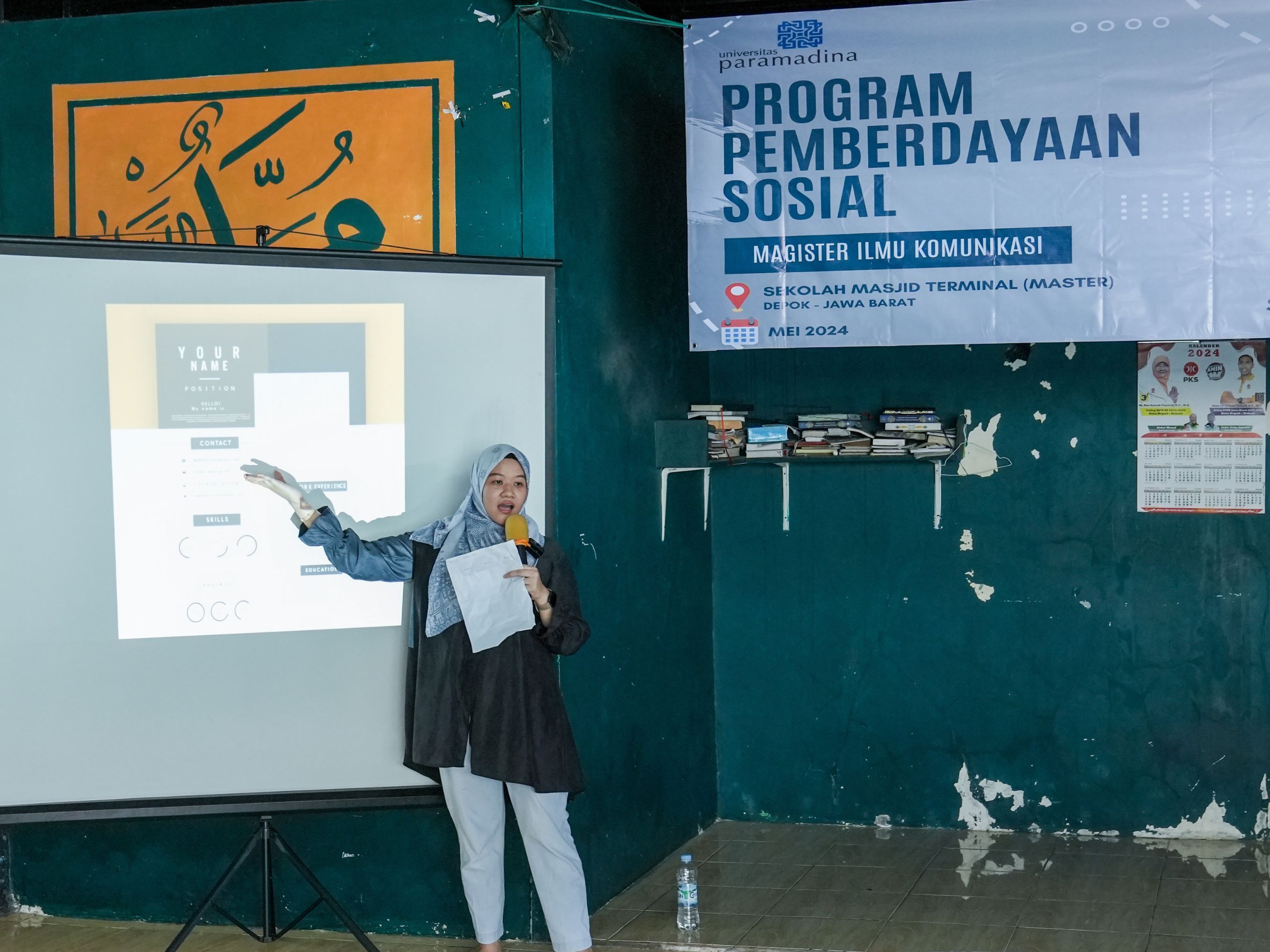 Mahasiswa Magister Komunikasi Paramadina gelar program pemberdayaan di Sekolah Master Indonesia Kota <b>(Ntvnews.id/Agus Setiawan)</b>