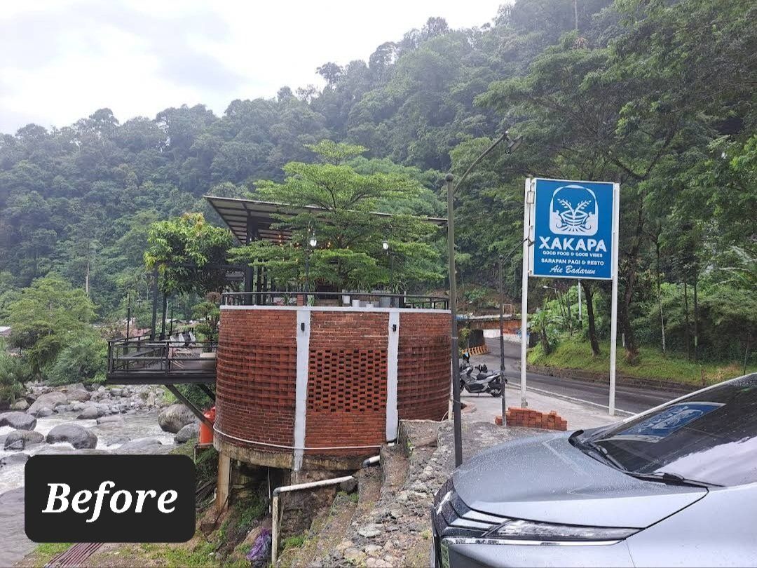 Kafe Xakapa di pinggir sungai dekat Lembah Anai, Sumbar, sebelum hilang disapu banjir bandang lahar 