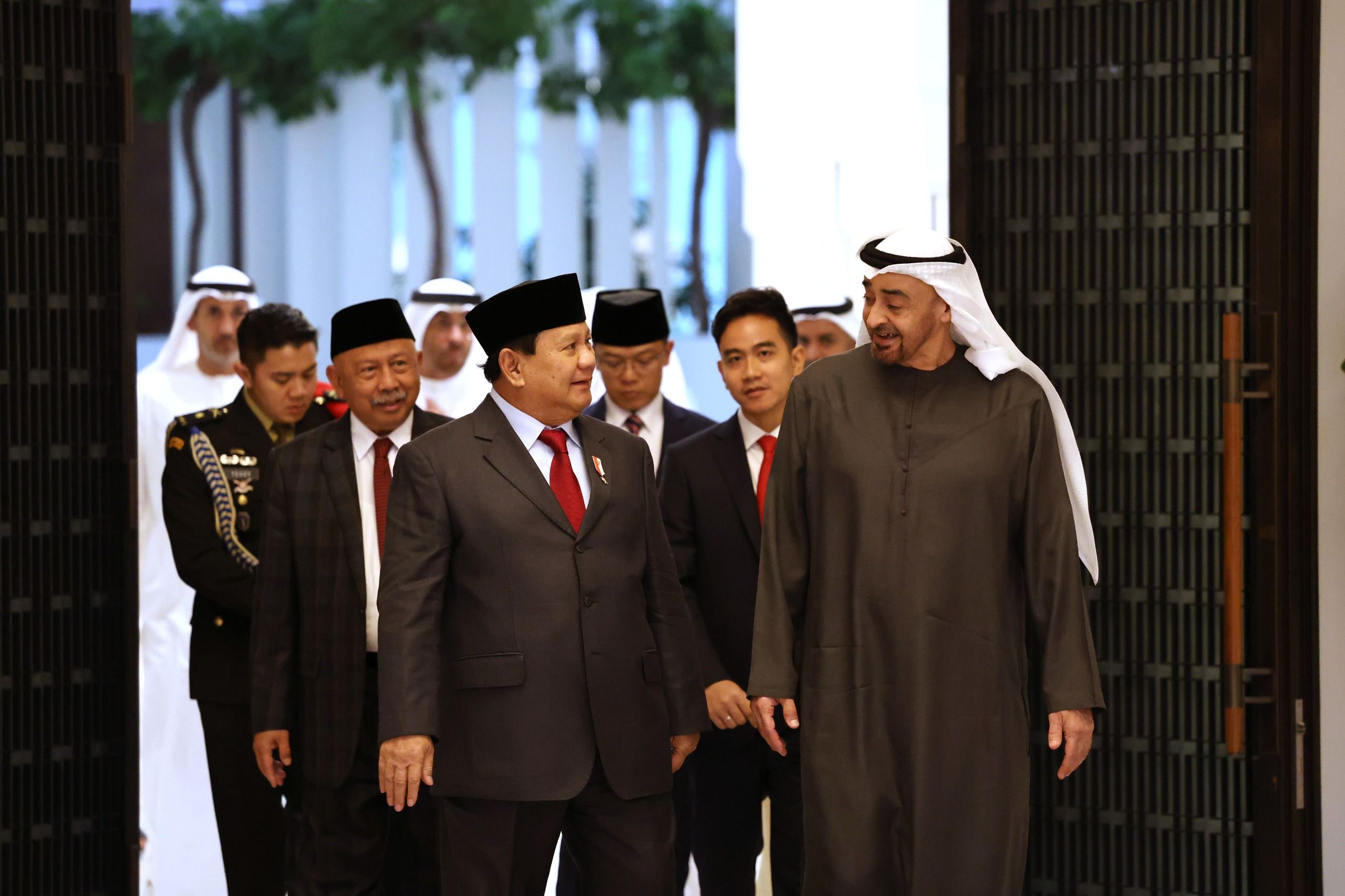 Prabowo Subianto beserta Gibran Rakabuming Raka melakukan kunjungan ke Uni Emirat Arab