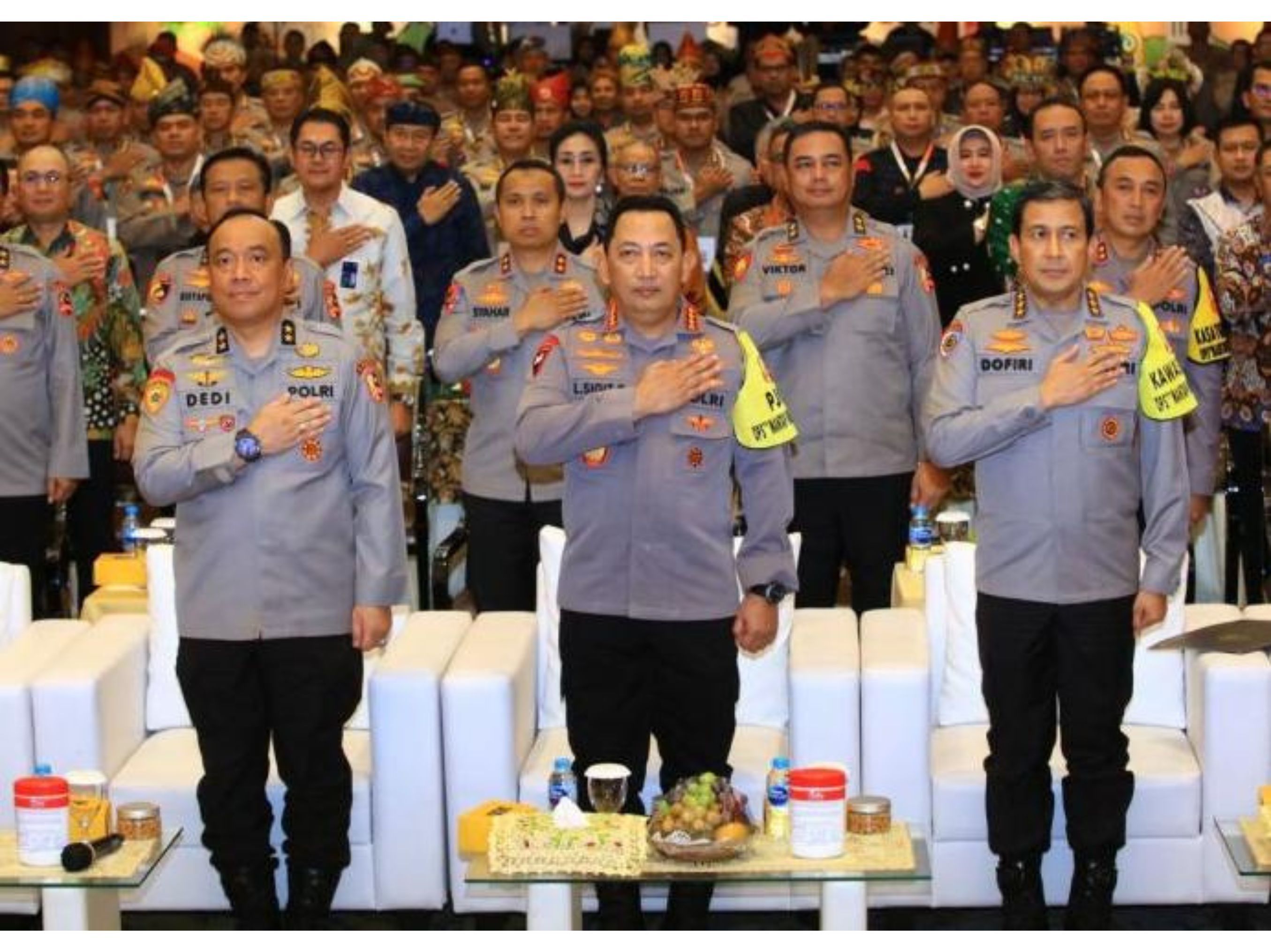 Kapolri Jenderal Listyo Sigit (Tengah) <b>(Dokumentasi Polri)</b>