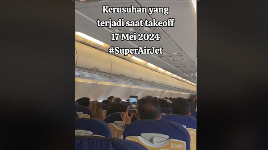 Penangkapan seorang penumpang pesawat Super Air Jet  <b>(TikTok )</b>