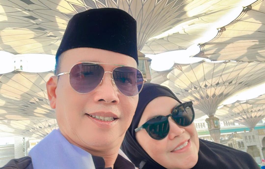 Ayah Ojak dan Istri <b>(Instagram)</b>