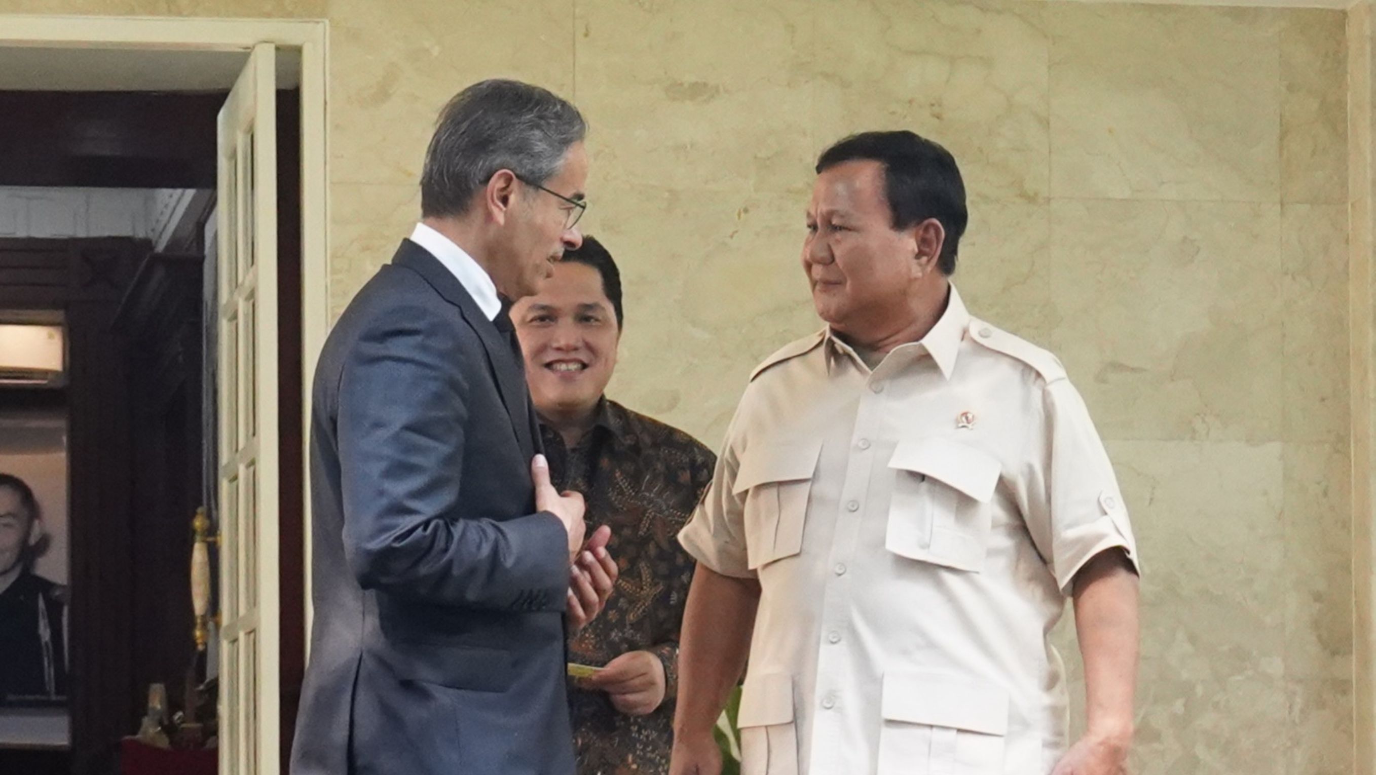 Menteri Pertahanan RI Prabowo Subianto Bersama Badan Usaha Milik Negara (BUMN) Erick Thohir dan pendiri Emaar Properties, Mohamed Ali Rashed Alabbar <b>(dok. Istimewa)</b>