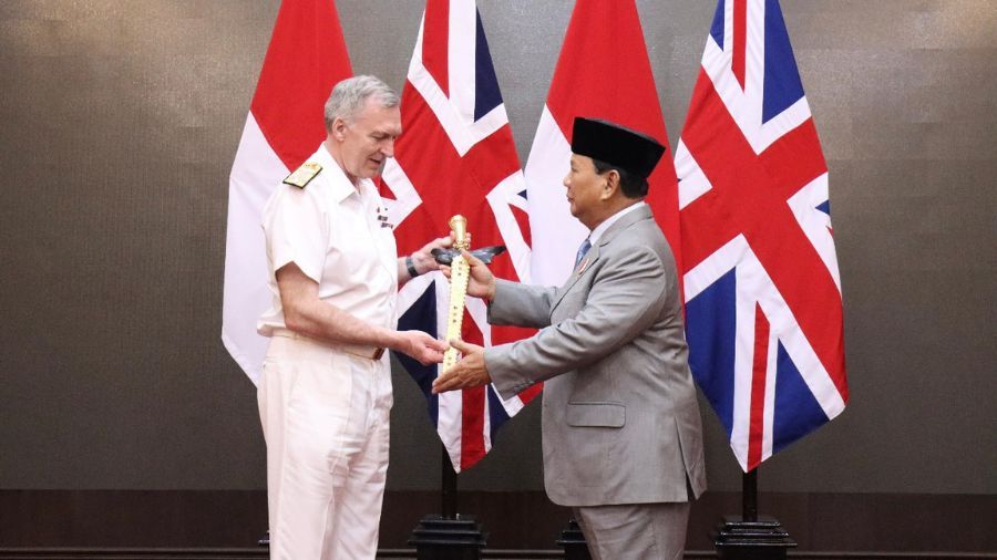 Menhan RI Prabowo Subianto menerima kunjungan kehormatan Panglima Angkatan Bersenjata Inggris, Admiral Sir Tony Radakin   <b>(dok. Kemhan)</b>