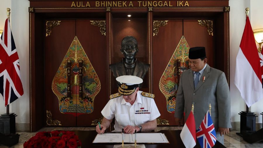 Menhan RI Prabowo Subianto menerima kunjungan kehormatan Panglima Angkatan Bersenjata Inggris, Admiral Sir Tony Radakin   <b>(dok. Kemhan)</b>