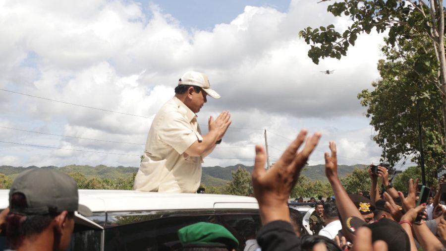 Menhan Prabowo Subianto menyapa warga di Kalurahan Banyusoco, Playen, Gunungkidul, Provinsi Daerah Istimewa Yogyakarta <b>(dok.Kemhan)</b>