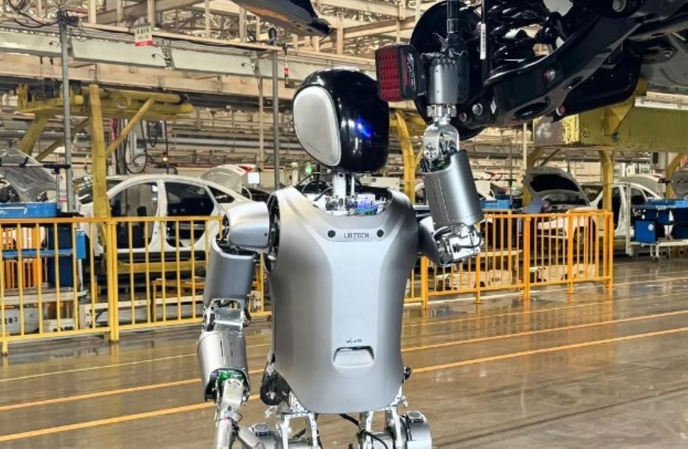 Robot humanoid Walker S versi industri dari Ubtech akan digunakan di lini produksi Dongfeng Motor gu