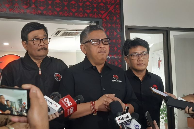 Sekretaris Jenderal PDI Perjuangan Hasto Kristiyanto saat memberikan keterangan kepada awak media di <b>(ANTARA/Narda Margaretha Sinambela)</b>