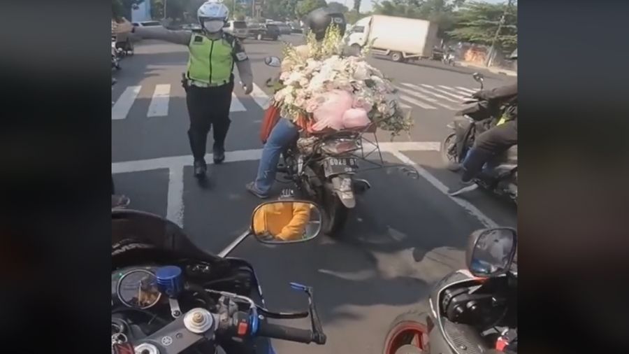 Polisi Salah Tilang ternyata TNI <b>(TikTok )</b>