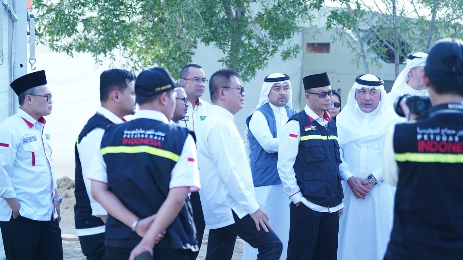 Petugas PPIH di Arafah <b>(Kementerian Agama RI)</b>