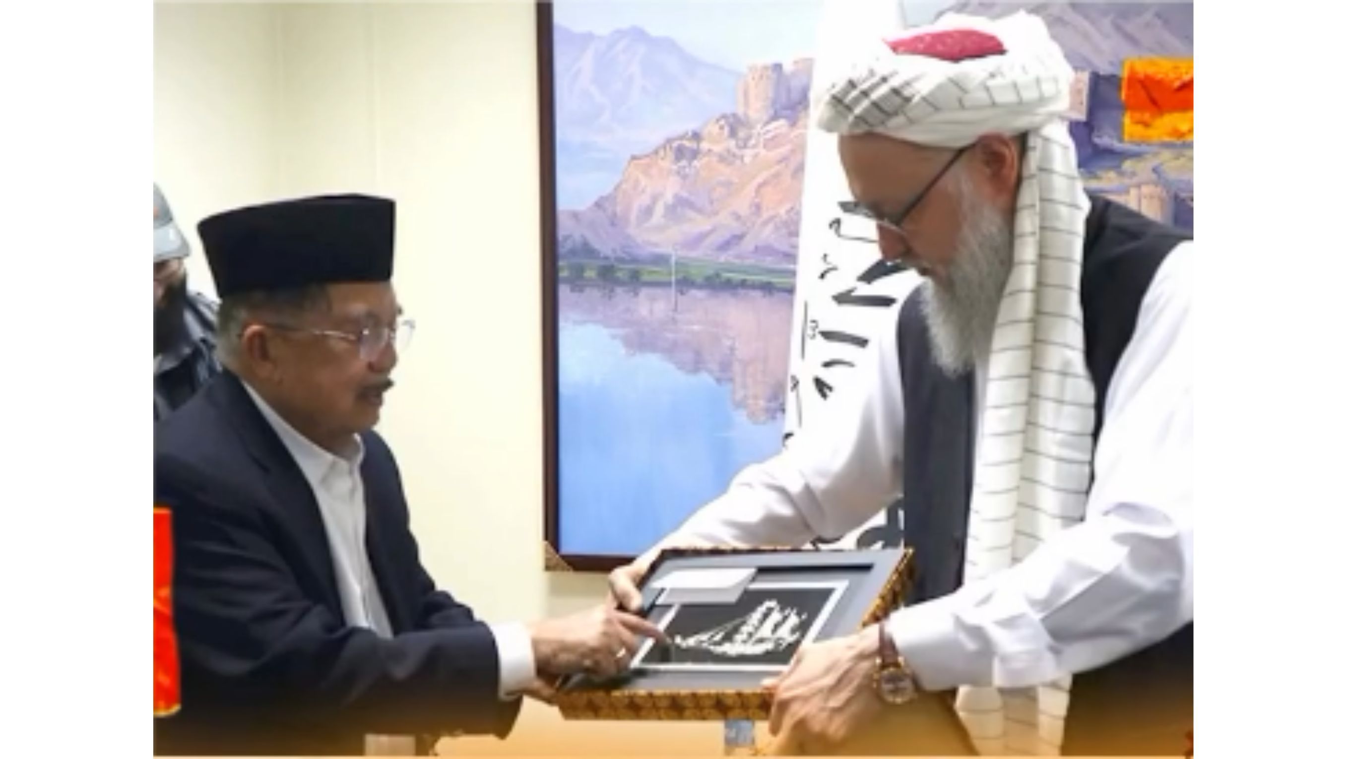Kunjungan Jusuk Kalla ke Afghanistan <b>(Tangkapan Layar: Instagram)</b>