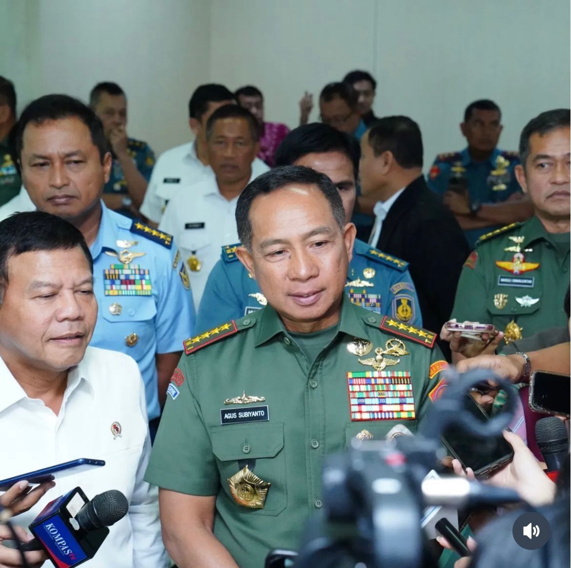 Wamenham bersama Panglima TNI Jenderal Agus Subiyanto <b>(Instagram @91agussubiyanto)</b>