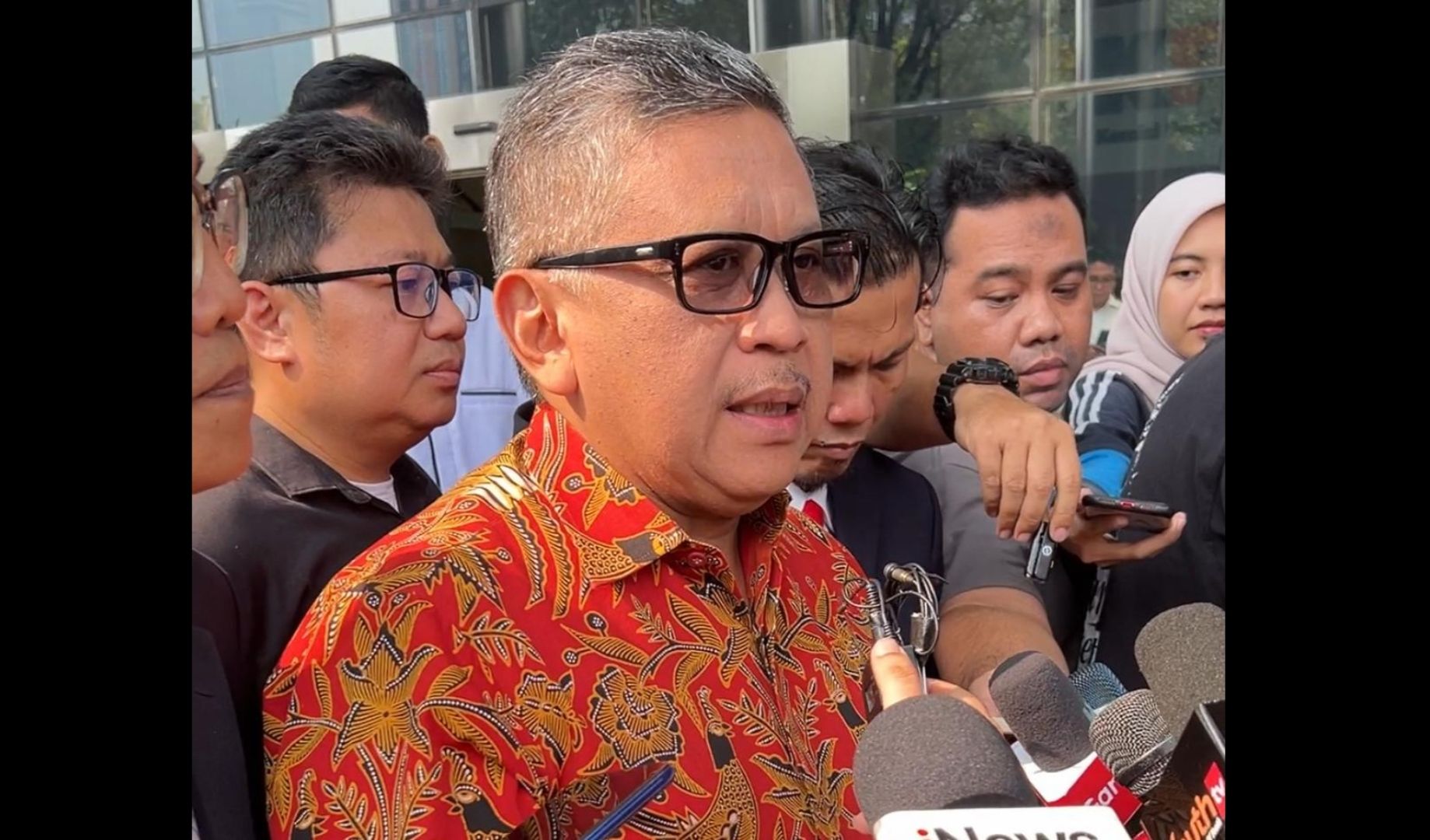 Sekjen PDIP Hasto Kristiyanto usai pemeriksaan KPK. 