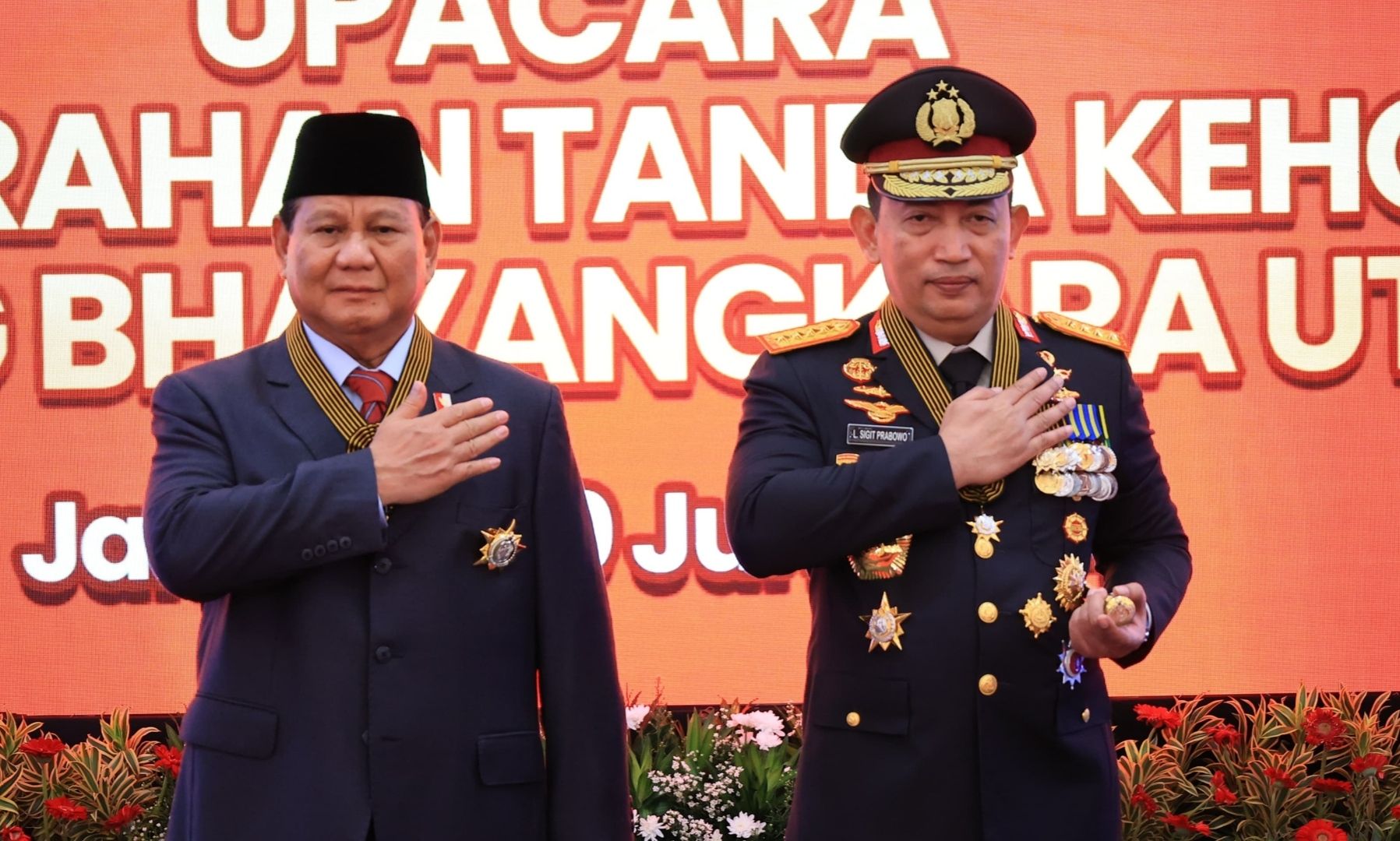 Prabowo Subianto usai menerima Bintang Bhayangkara Utama dari Polri. 