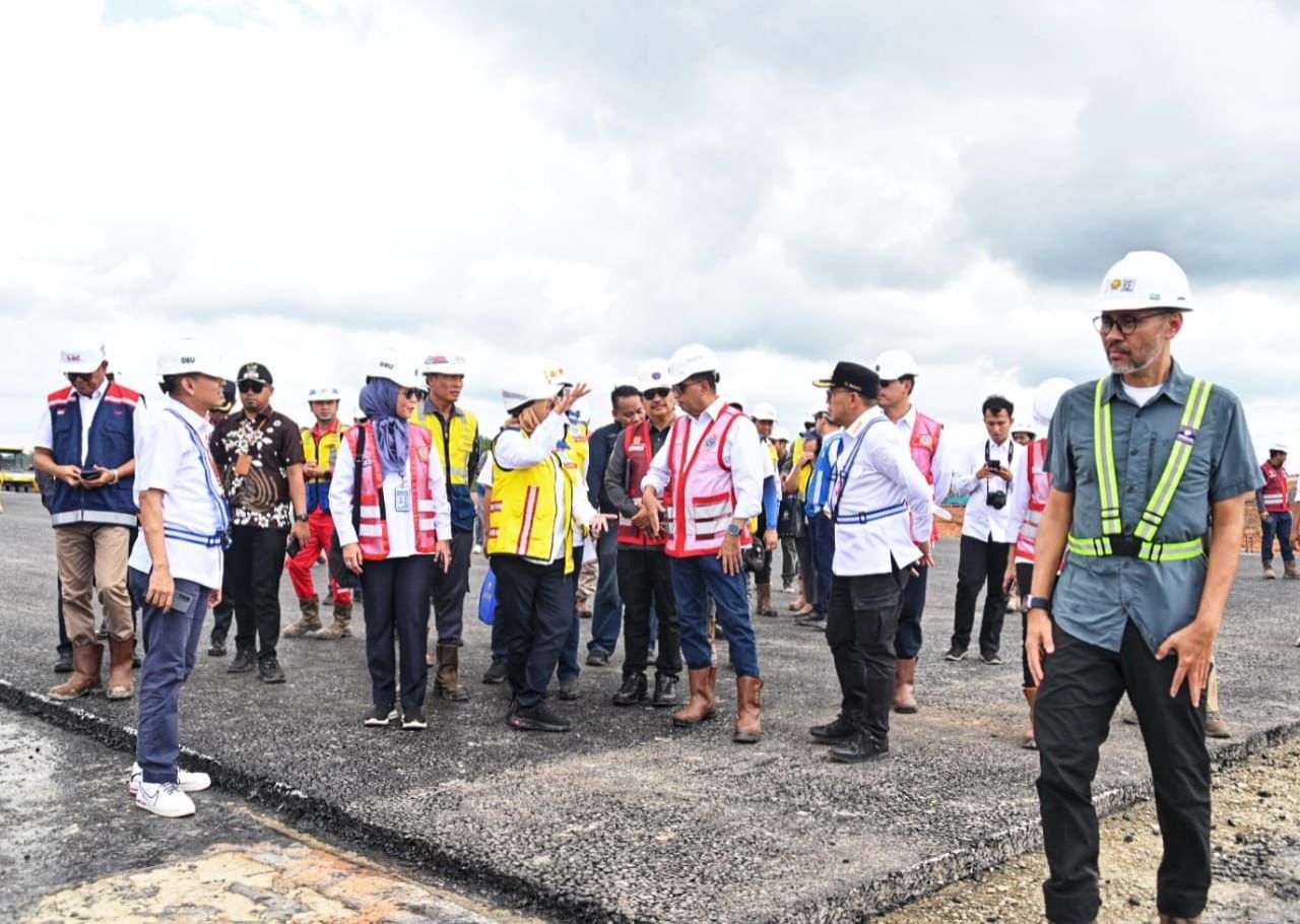 Menhub Budi Karya meninjau proyek pembangunan Bandara Ibu kota Nusantara (IKN)