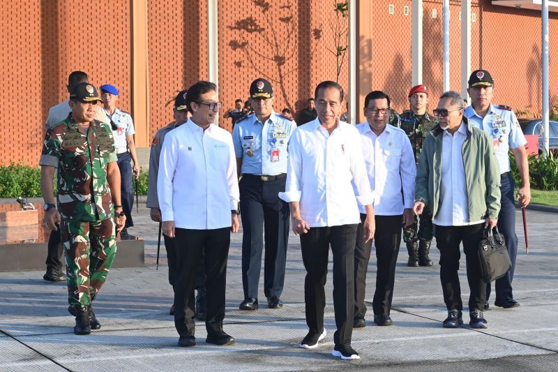 Presiden Jokowi bersama beberapa Menteri <b>(ANTARA)</b>