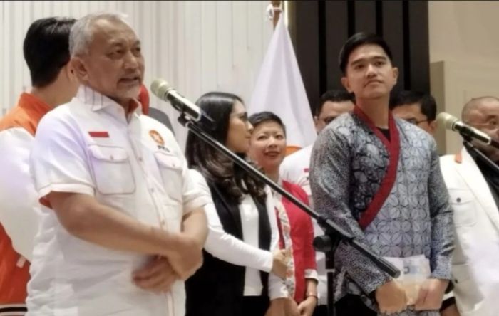 Ketua Umum PSI Kaesang Pangarep bersama Presiden PKS Ahmad Syaikhu saat konferensi pers di Kantor DPP PKS.  <b>(Antara)</b>