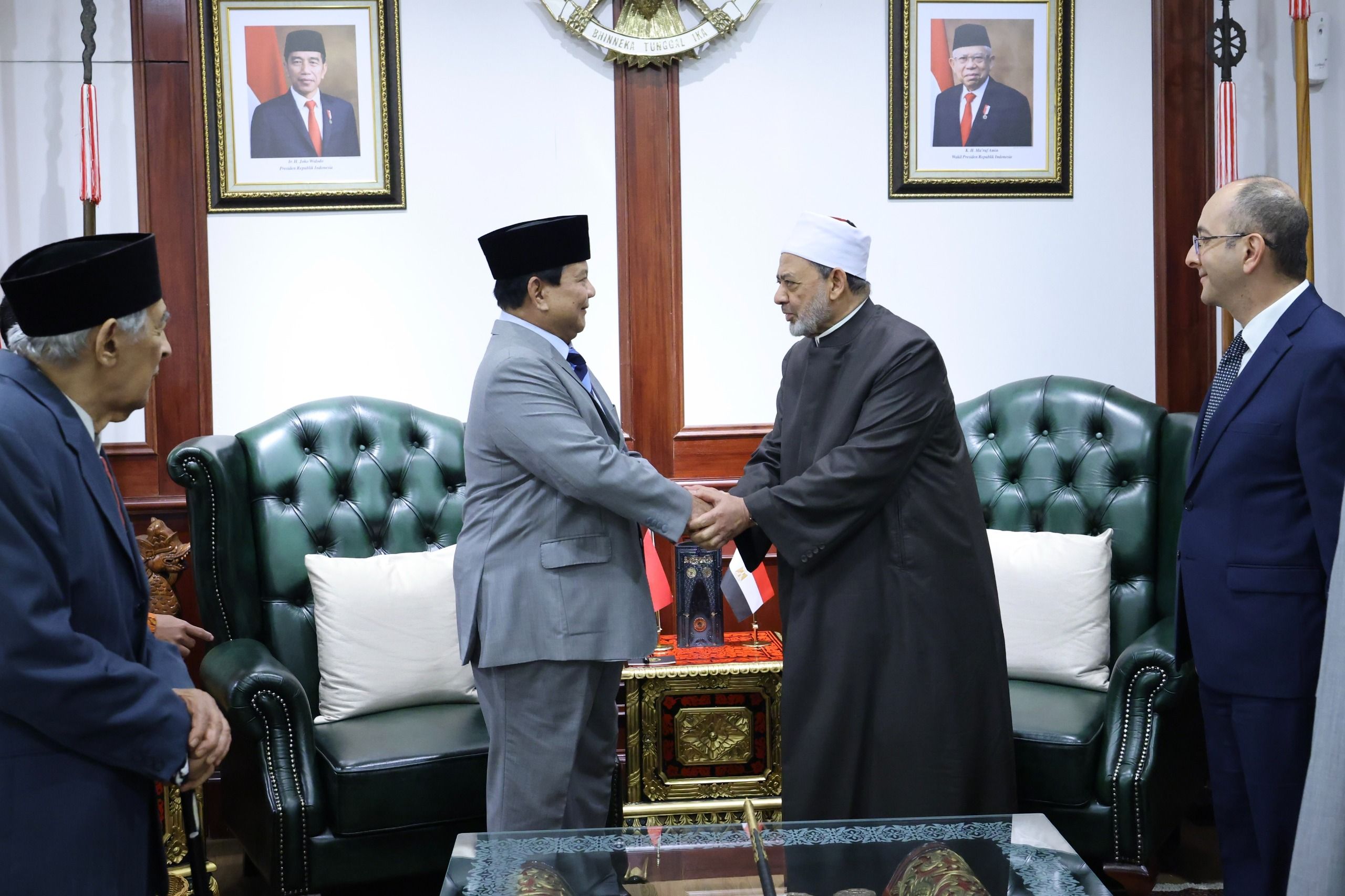 Prabowo bersama Grand Syekh atau Imam Besar Al Azhar&nbsp;Mesir, Ahmed Al Tayeb <b>(Dokumentasi Kemenhan)</b>