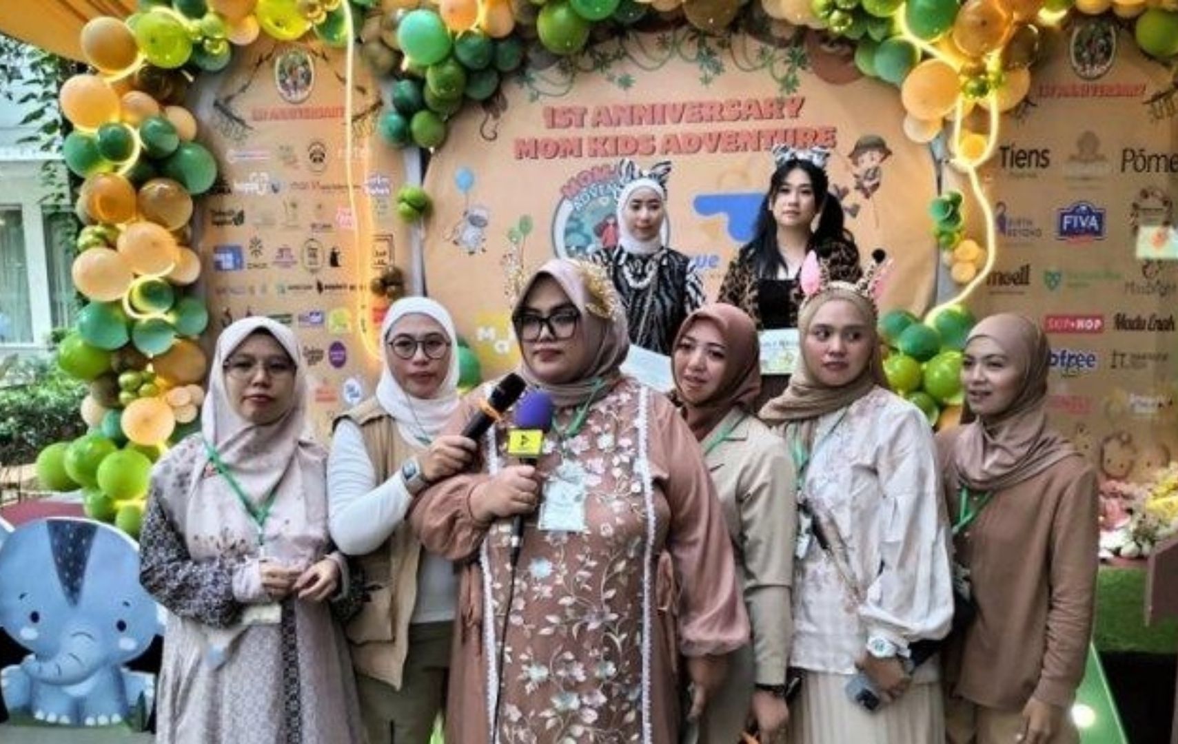 Komunitas ibu-ibu influencer dari Mom Kids Adventure merayakan ulang tahun pertamanya. 