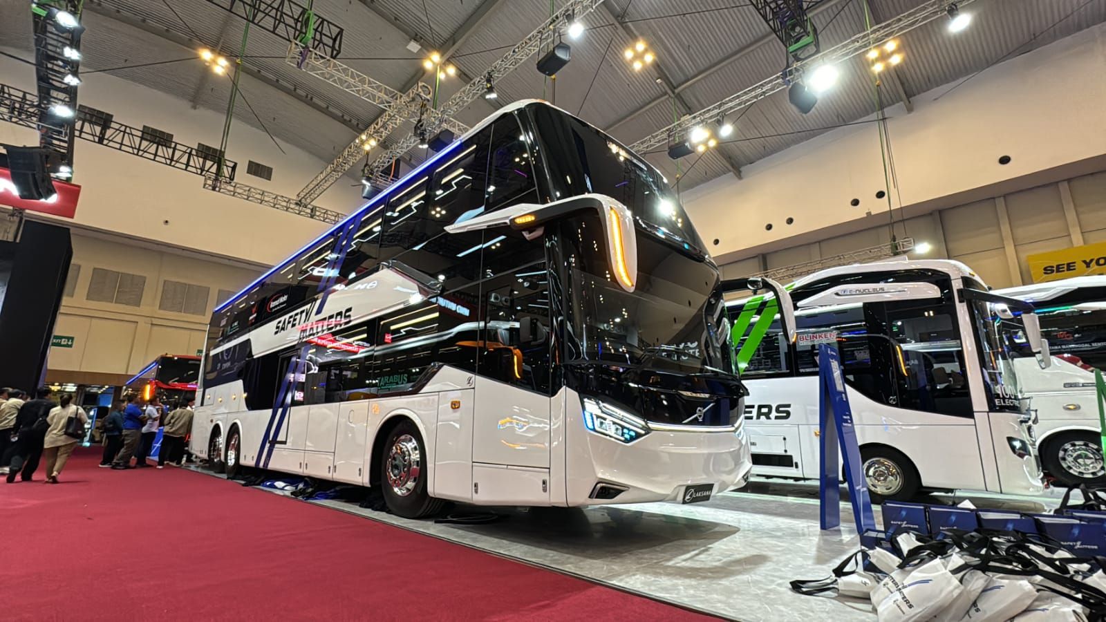 Bus Double Decker Mewah Harapan Jaya di GIIAS 2024 <b>(Dokumentasi)</b>