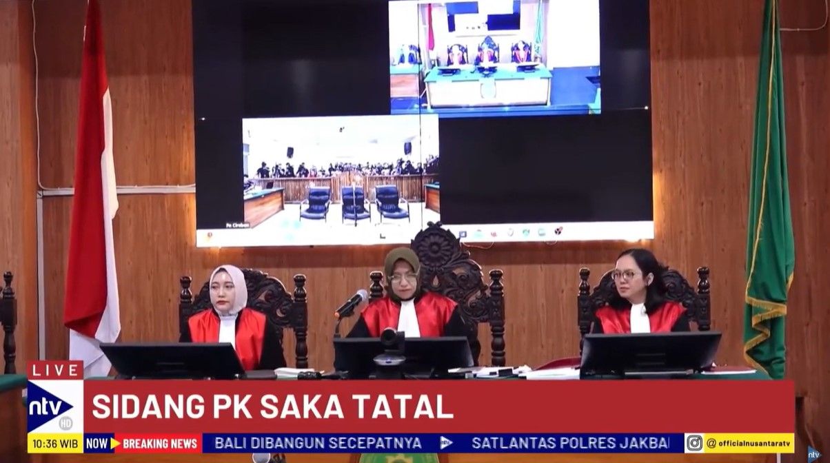 Sidang peninjauan kembali Saka Tatal di PN Cirebon dipimpin oleh tiga hakim perempuan yakni, Rizqa Yunia sebagai Hakim Ketua, dan Galuh Rahma Esti serta Yustisia Permatasari sebagai hakim anggota. 