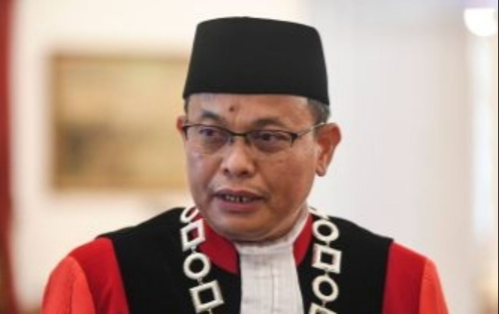 Hakim MK M. Guntur Hamzah. (Antara) 