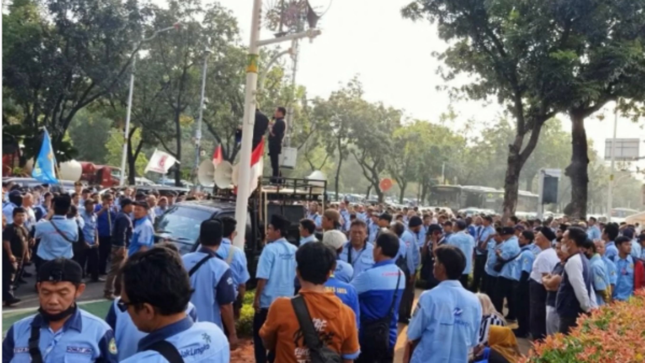 Sopir JakLingko Demo di Depan Kantor Heru Budi <b>(Instagram)</b>