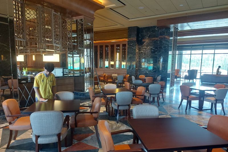 Suasana lobi dan restoran Swissotel Nusantara IKN, Kabupaten Penajam Paser Utara, Kalimantan Timur, Jumat (2/8/2024).  <b>(ANTARA/Andi Firdaus)</b>