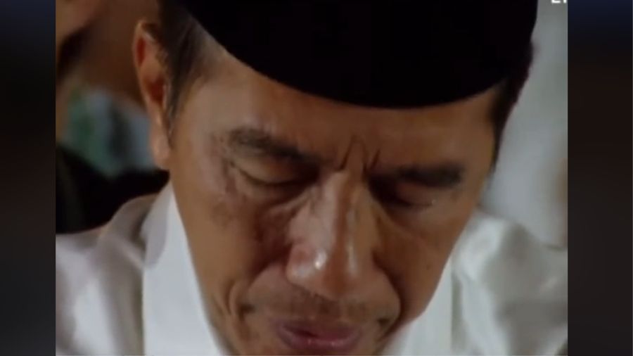 Jokowi menangis saat zikir di Istana <b>(TikTok @amanat_nasional)</b>