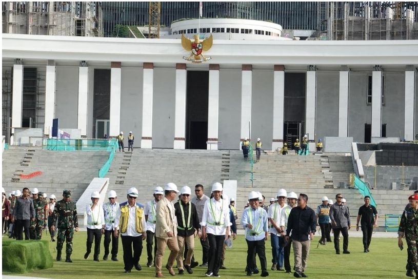 Presiden Joko Widodo dan rombongan meninjau area Istana Presiden di IKN, Rabu (5/6/2024). <b>(Dok.Istimewa)</b>